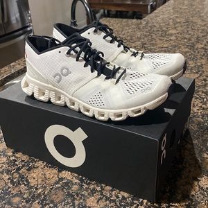 Womens on clouds size 7.5